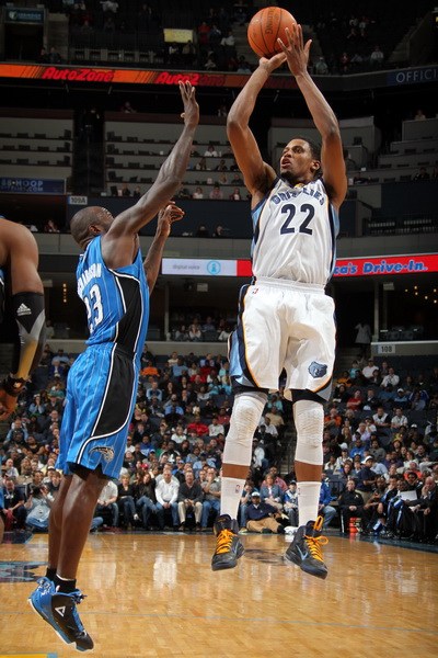 后防松散的 后防松散的